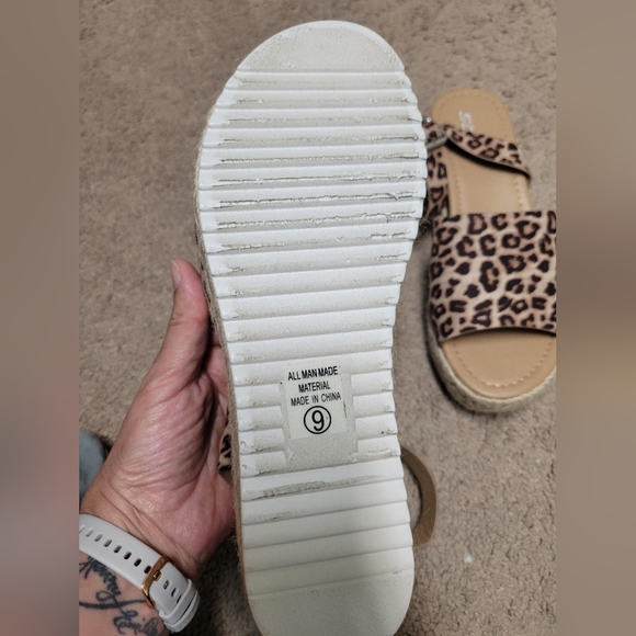 Sandals - Picture 4 of 4